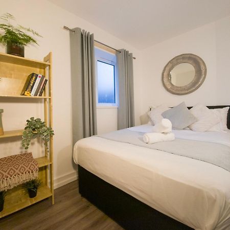 Plenty Of Parking Available; 3 Bedroom Apartment By Property Promise Κάρντιφ Εξωτερικό φωτογραφία