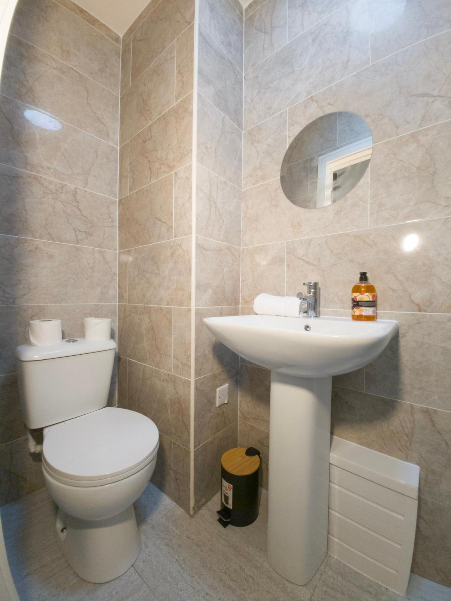 Plenty Of Parking Available; 3 Bedroom Apartment By Property Promise Κάρντιφ Εξωτερικό φωτογραφία