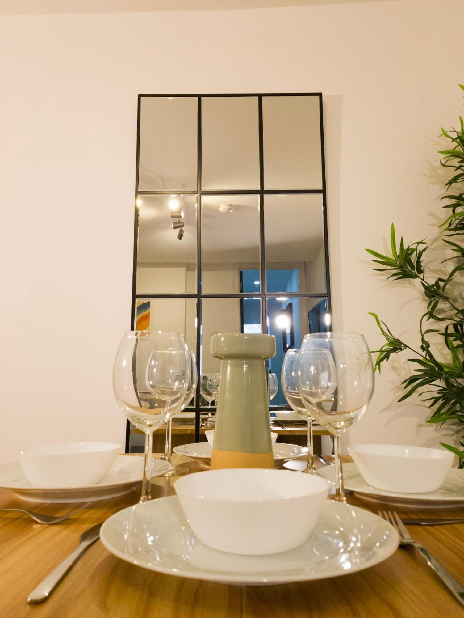 Plenty Of Parking Available; 3 Bedroom Apartment By Property Promise Κάρντιφ Εξωτερικό φωτογραφία