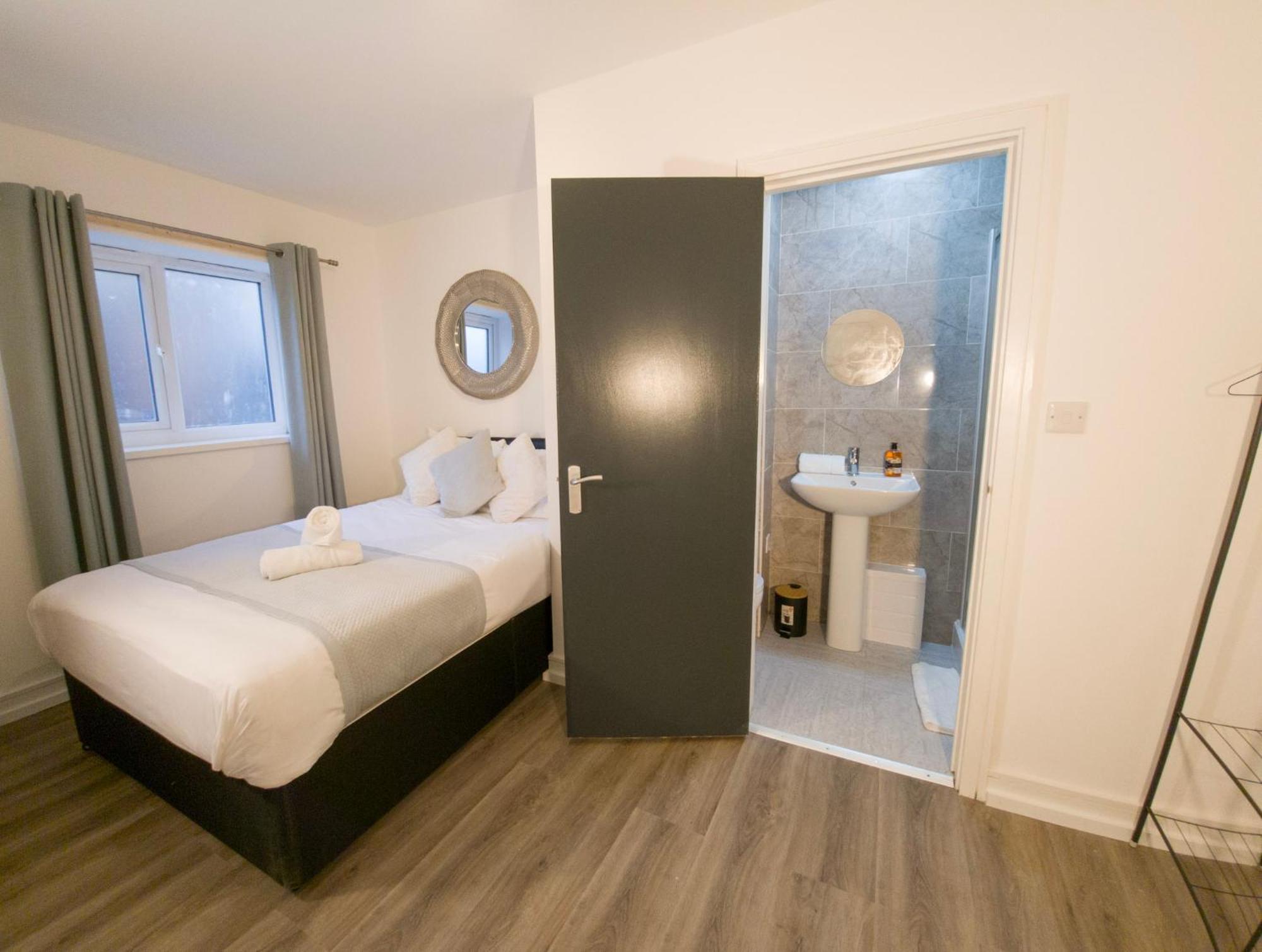 Plenty Of Parking Available; 3 Bedroom Apartment By Property Promise Κάρντιφ Εξωτερικό φωτογραφία