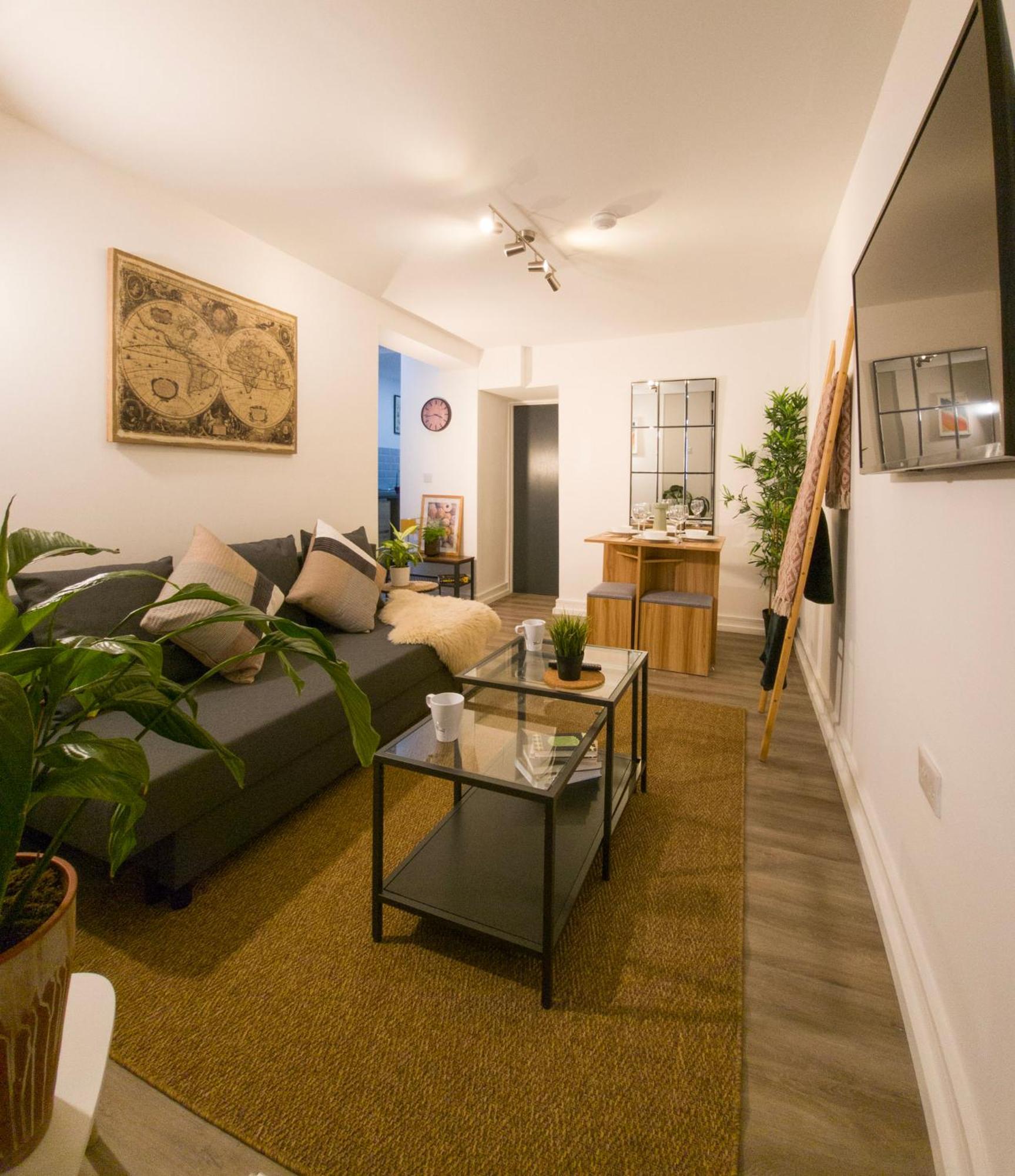 Plenty Of Parking Available; 3 Bedroom Apartment By Property Promise Κάρντιφ Εξωτερικό φωτογραφία