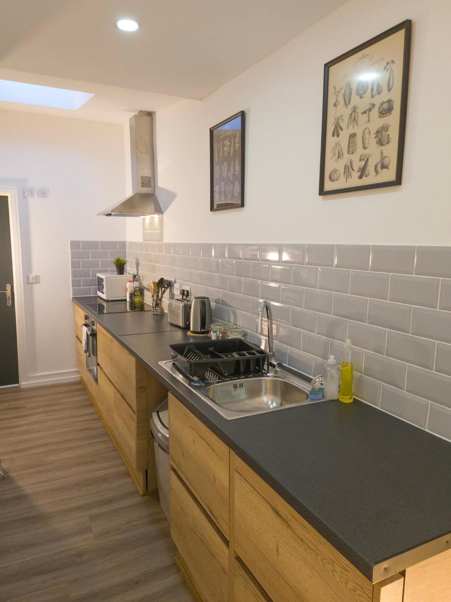 Plenty Of Parking Available; 3 Bedroom Apartment By Property Promise Κάρντιφ Εξωτερικό φωτογραφία