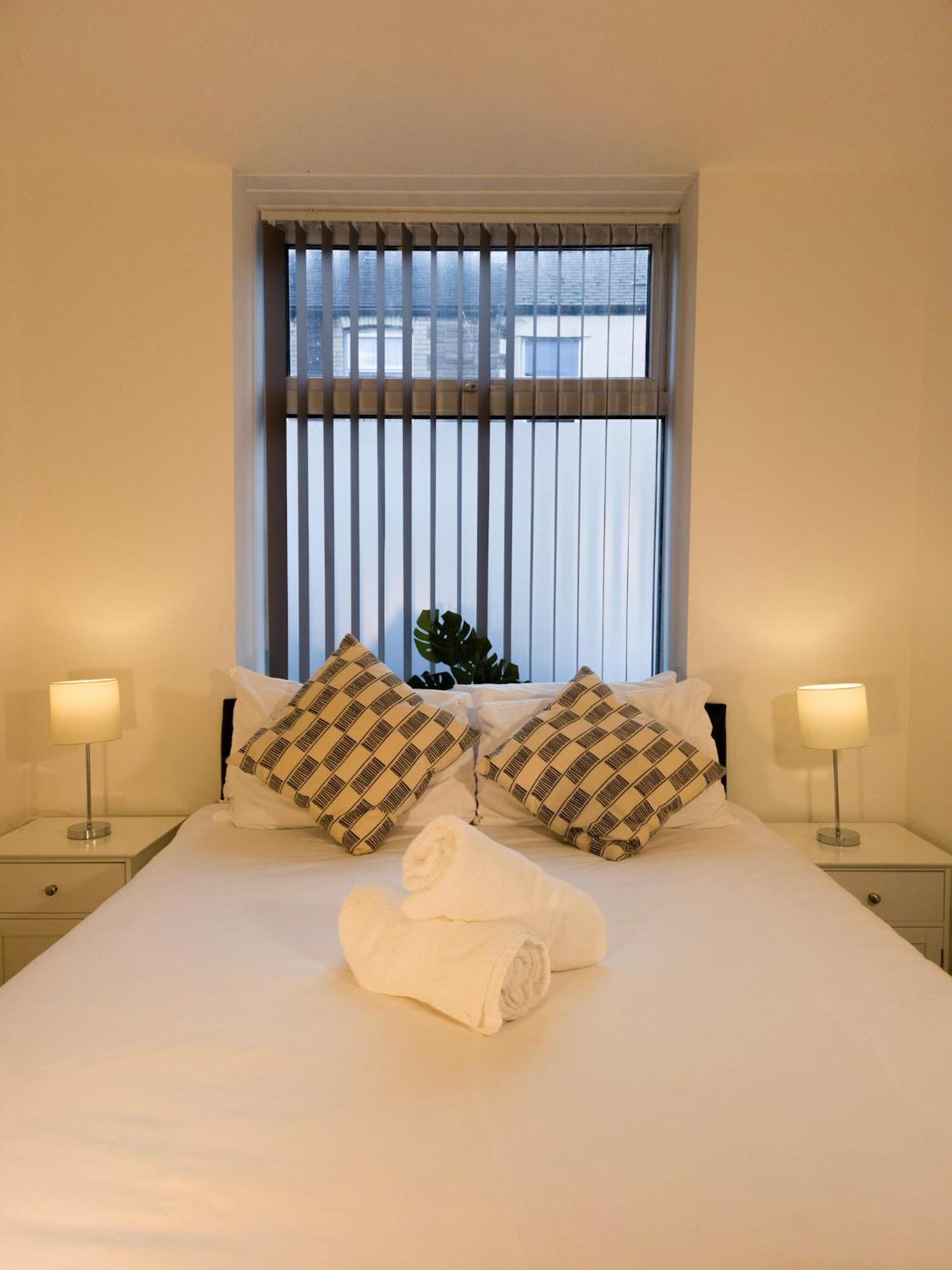 Plenty Of Parking Available; 3 Bedroom Apartment By Property Promise Κάρντιφ Εξωτερικό φωτογραφία