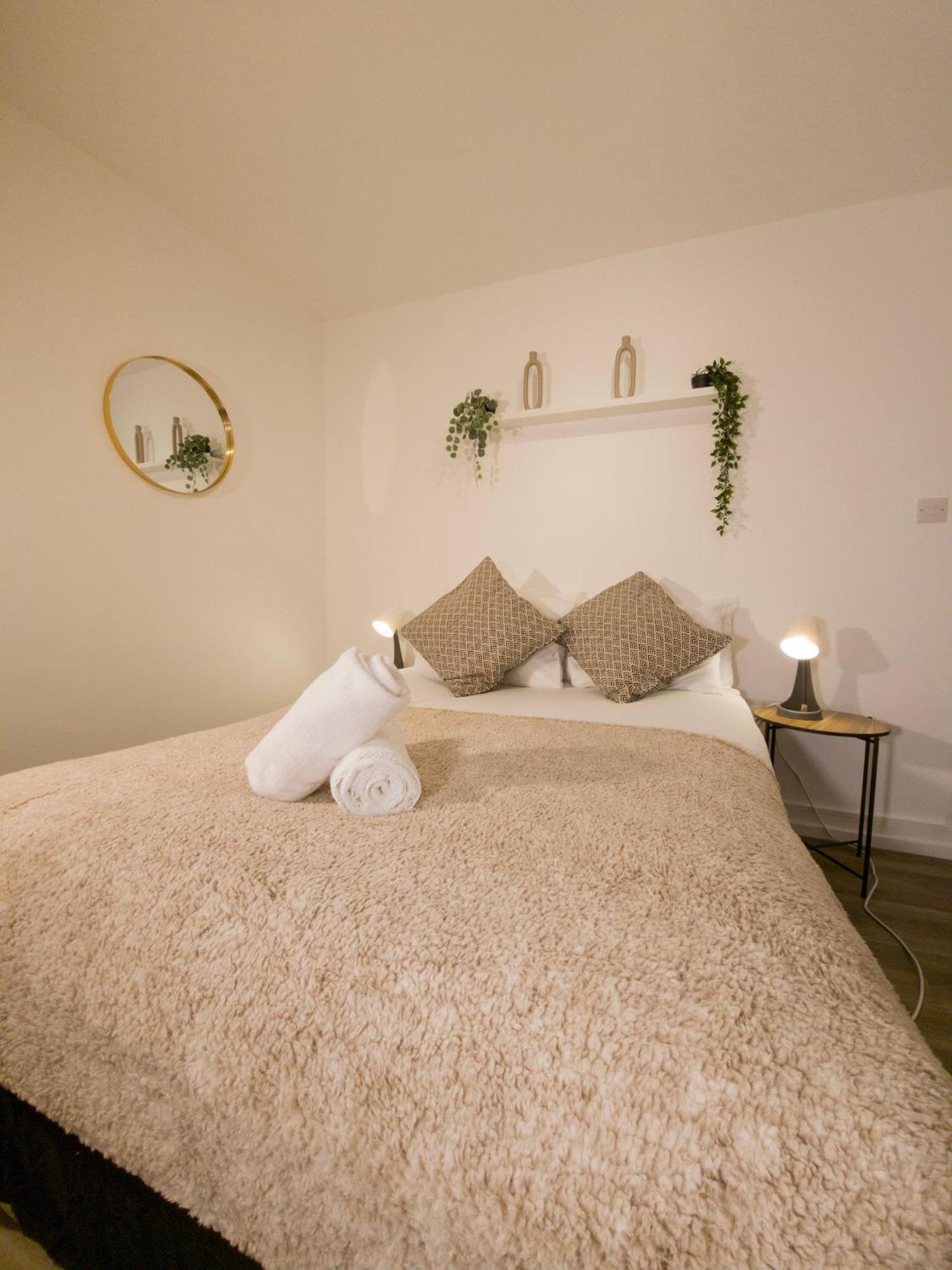 Plenty Of Parking Available; 3 Bedroom Apartment By Property Promise Κάρντιφ Εξωτερικό φωτογραφία