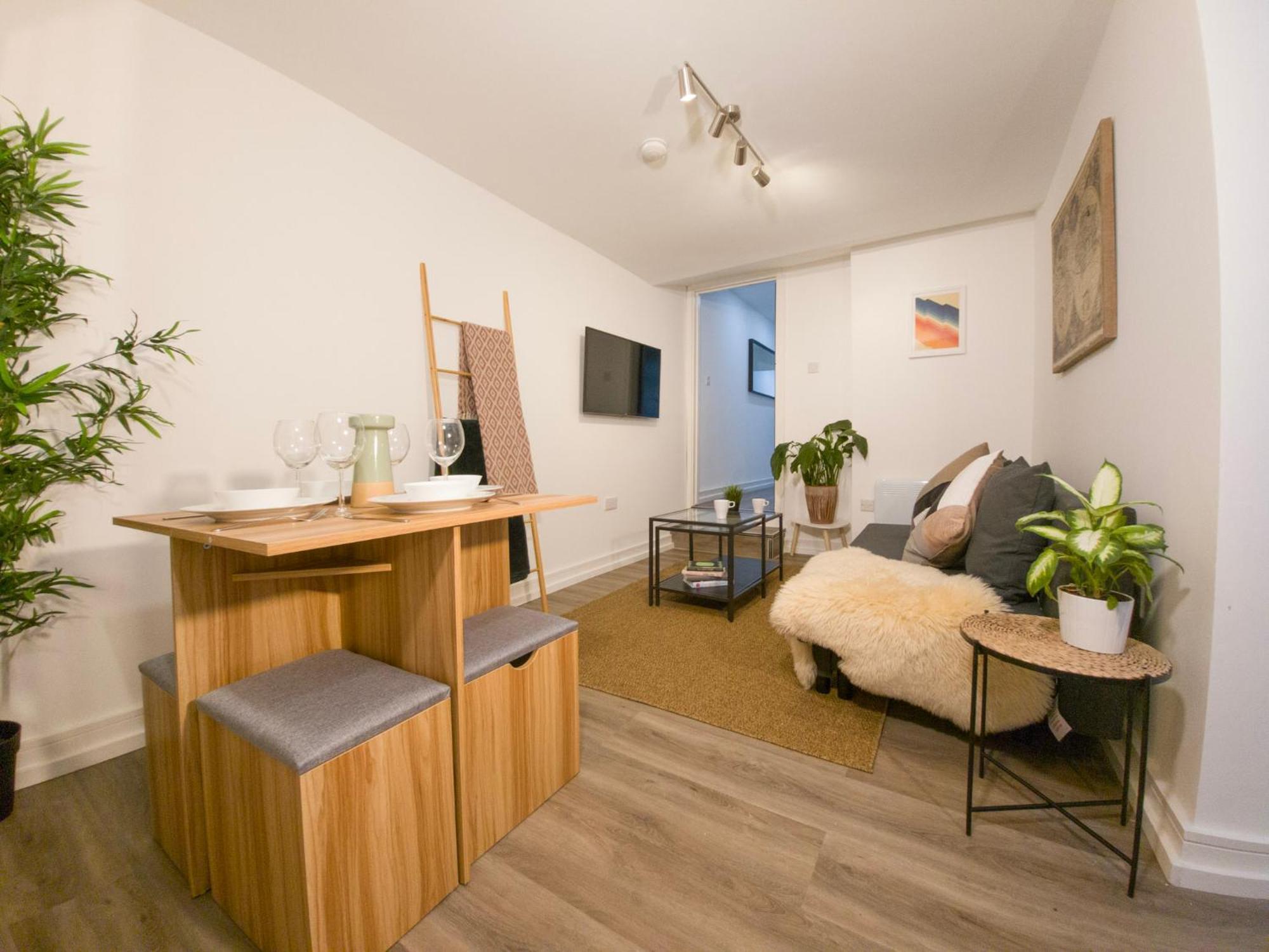 Plenty Of Parking Available; 3 Bedroom Apartment By Property Promise Κάρντιφ Εξωτερικό φωτογραφία