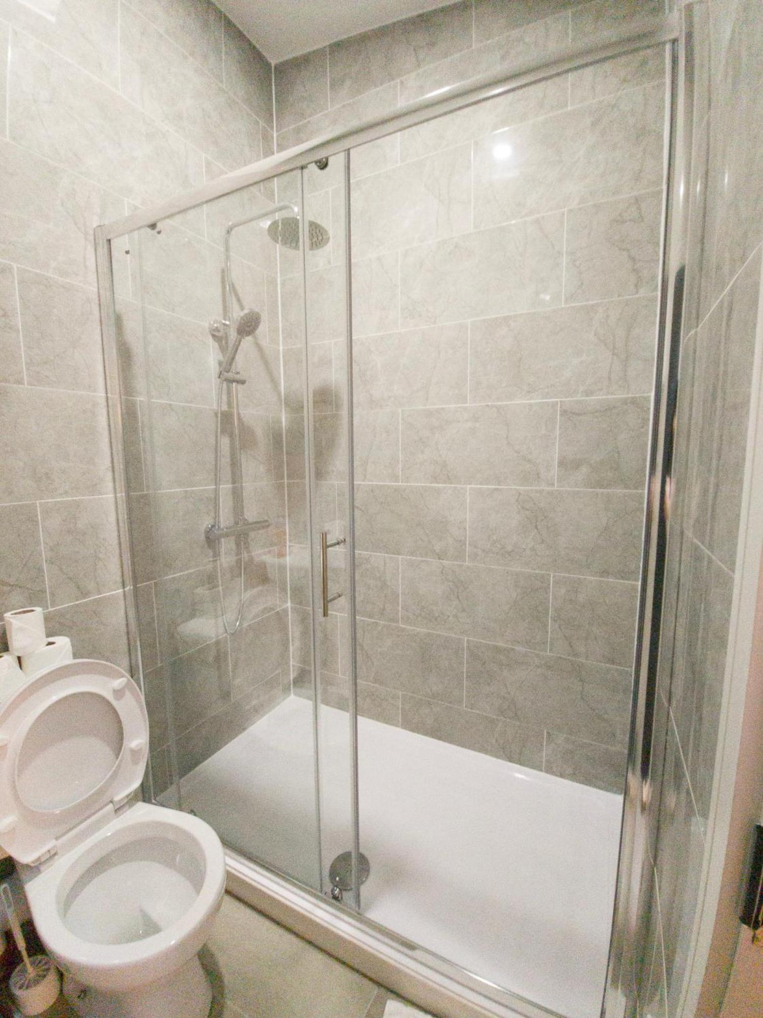 Plenty Of Parking Available; 3 Bedroom Apartment By Property Promise Κάρντιφ Εξωτερικό φωτογραφία