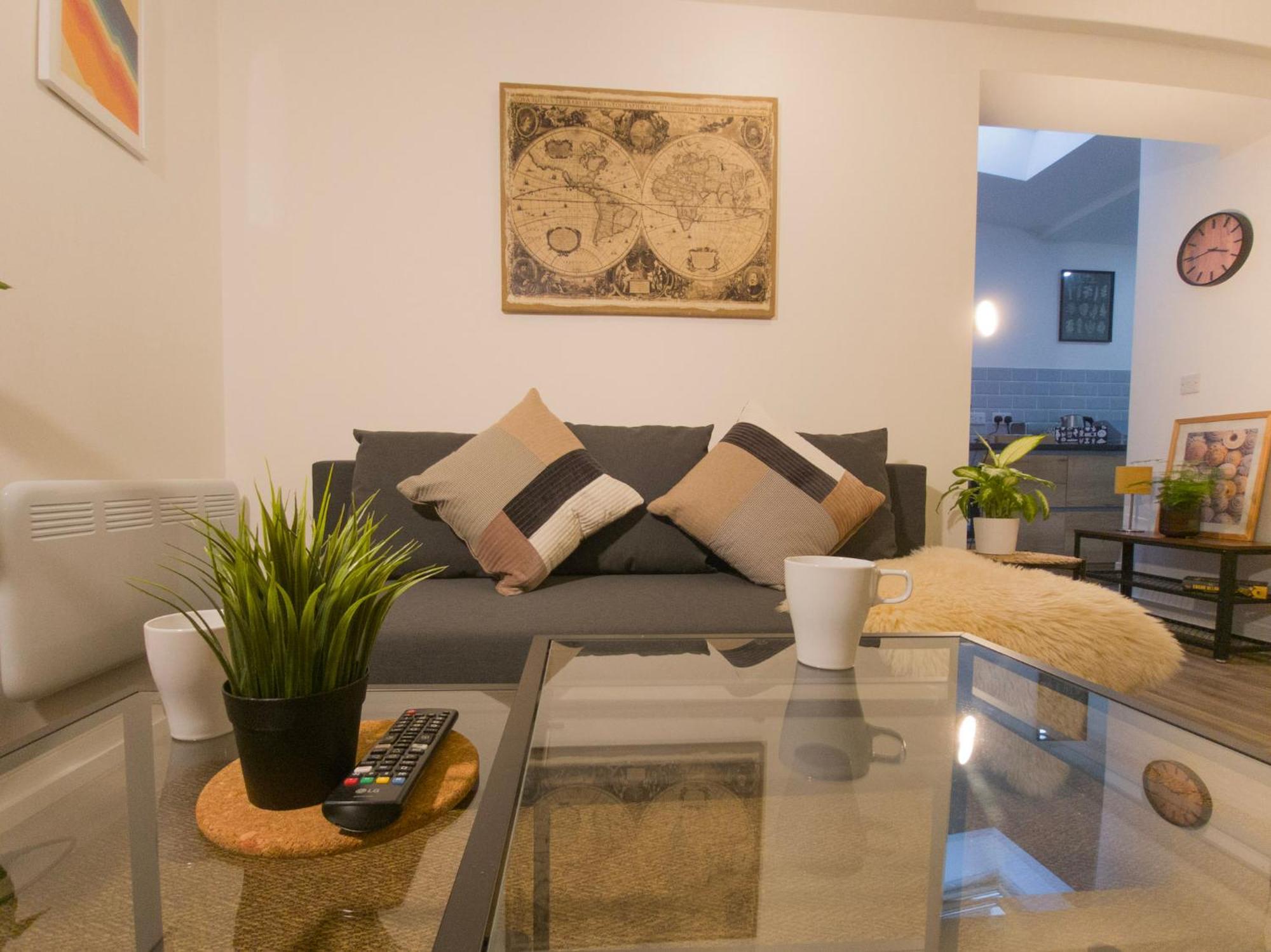 Plenty Of Parking Available; 3 Bedroom Apartment By Property Promise Κάρντιφ Εξωτερικό φωτογραφία