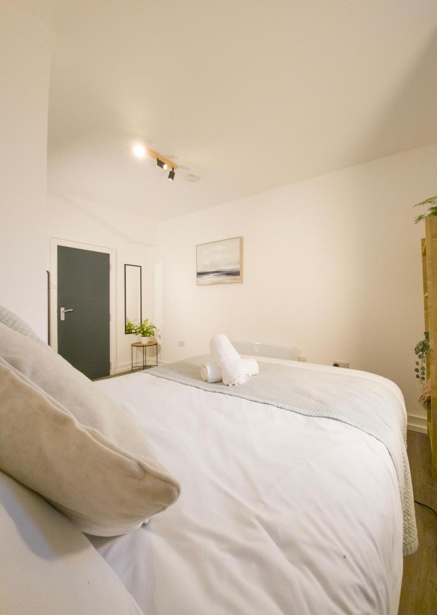 Plenty Of Parking Available; 3 Bedroom Apartment By Property Promise Κάρντιφ Εξωτερικό φωτογραφία