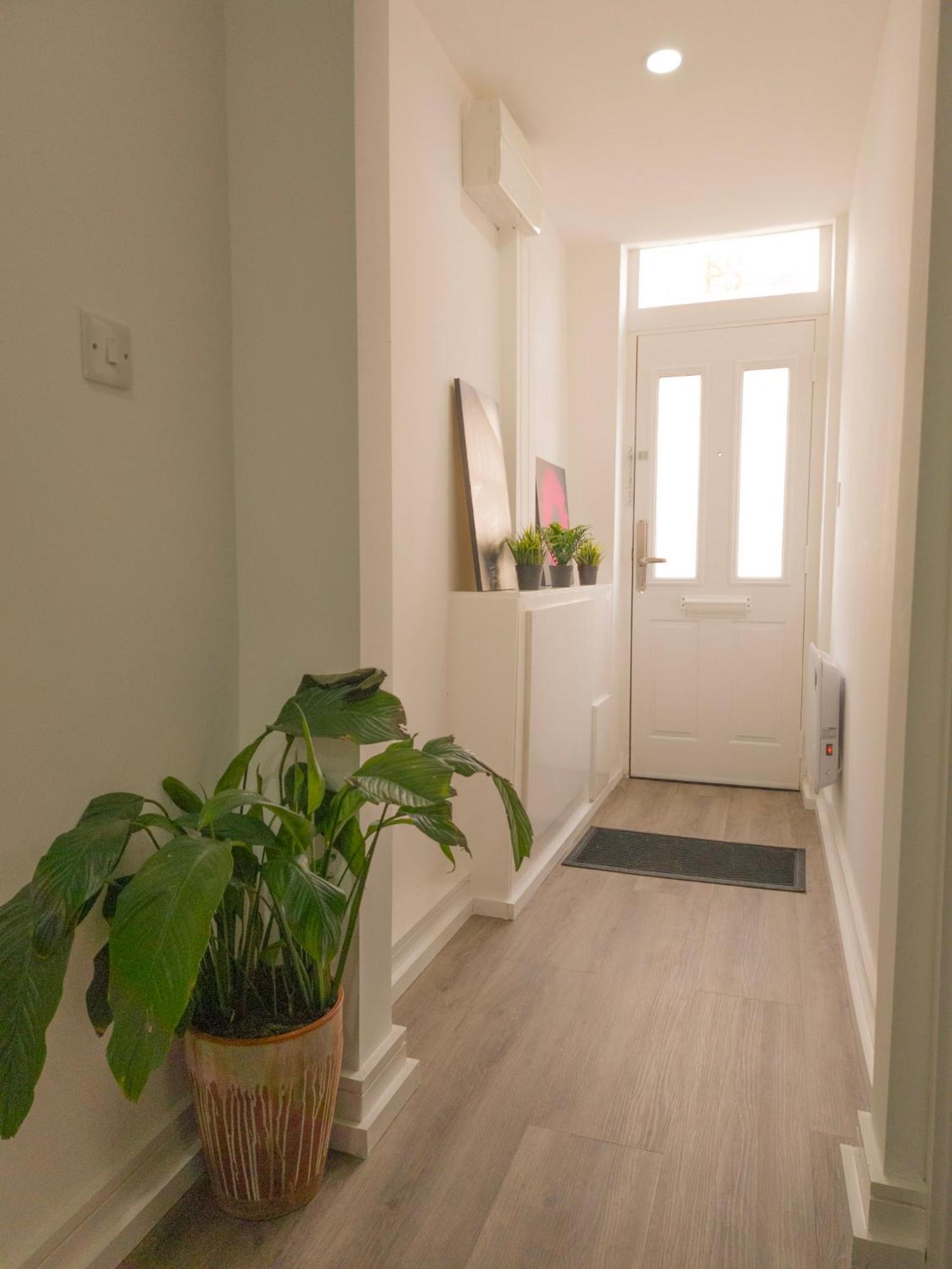 Plenty Of Parking Available; 3 Bedroom Apartment By Property Promise Κάρντιφ Εξωτερικό φωτογραφία