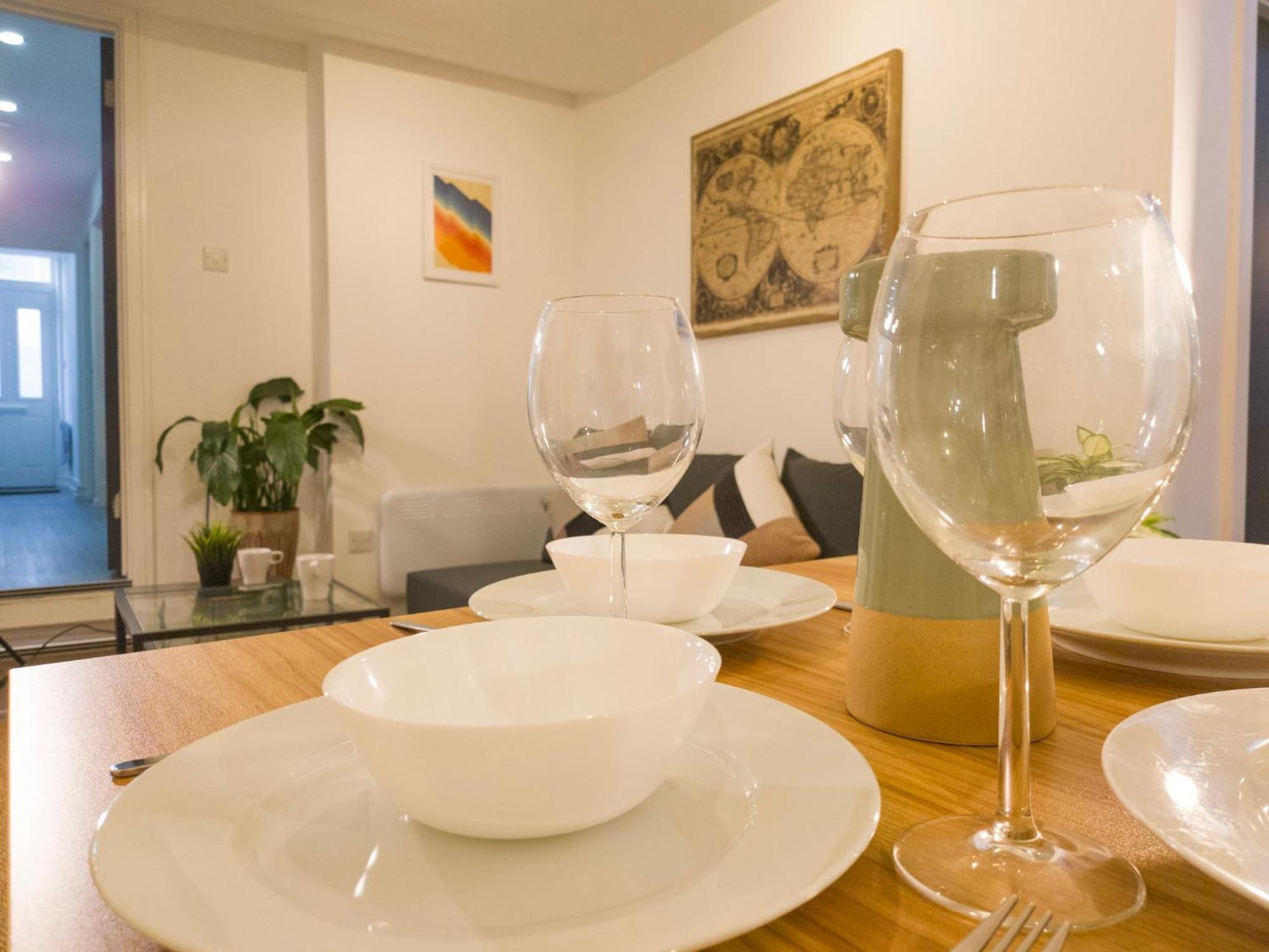 Plenty Of Parking Available; 3 Bedroom Apartment By Property Promise Κάρντιφ Εξωτερικό φωτογραφία