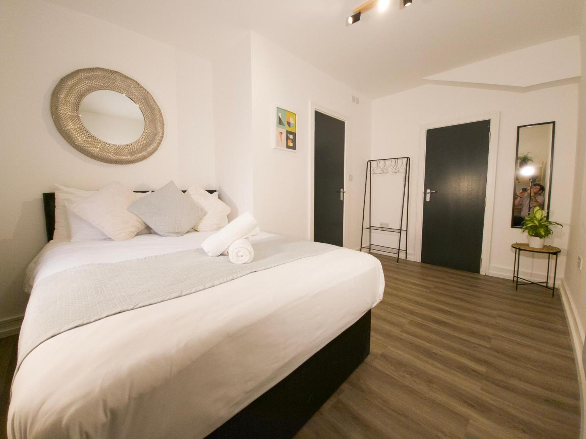 Plenty Of Parking Available; 3 Bedroom Apartment By Property Promise Κάρντιφ Εξωτερικό φωτογραφία